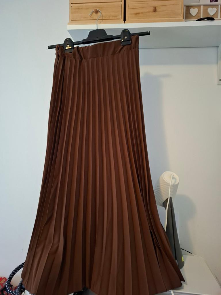 Bruine plissé rok midi met ceintuur maat S, Kleding | Dames, Rokken, Bruin, Nieuw, Ophalen of Verzenden, Maat 36 (S)