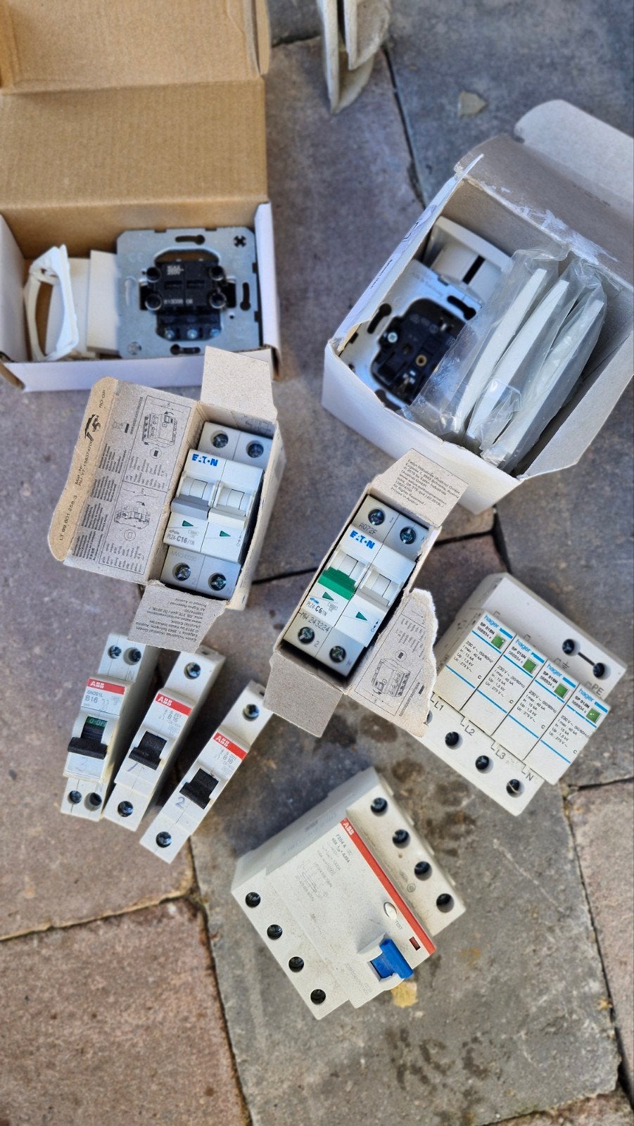 Diverse elektrische componenten: Eaton, ABB, Hager, Berker, Ophalen of Verzenden, Nieuw, Eaton, Installatieautomaat