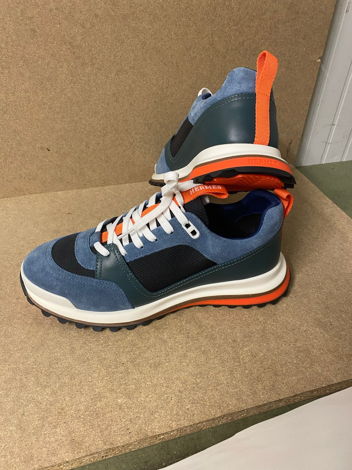 Hermes Heren Sneakers Maat 45 (valt als 44) met attributen, Kleding | Heren, Schoenen, Ophalen of Verzenden, Zo goed als nieuw