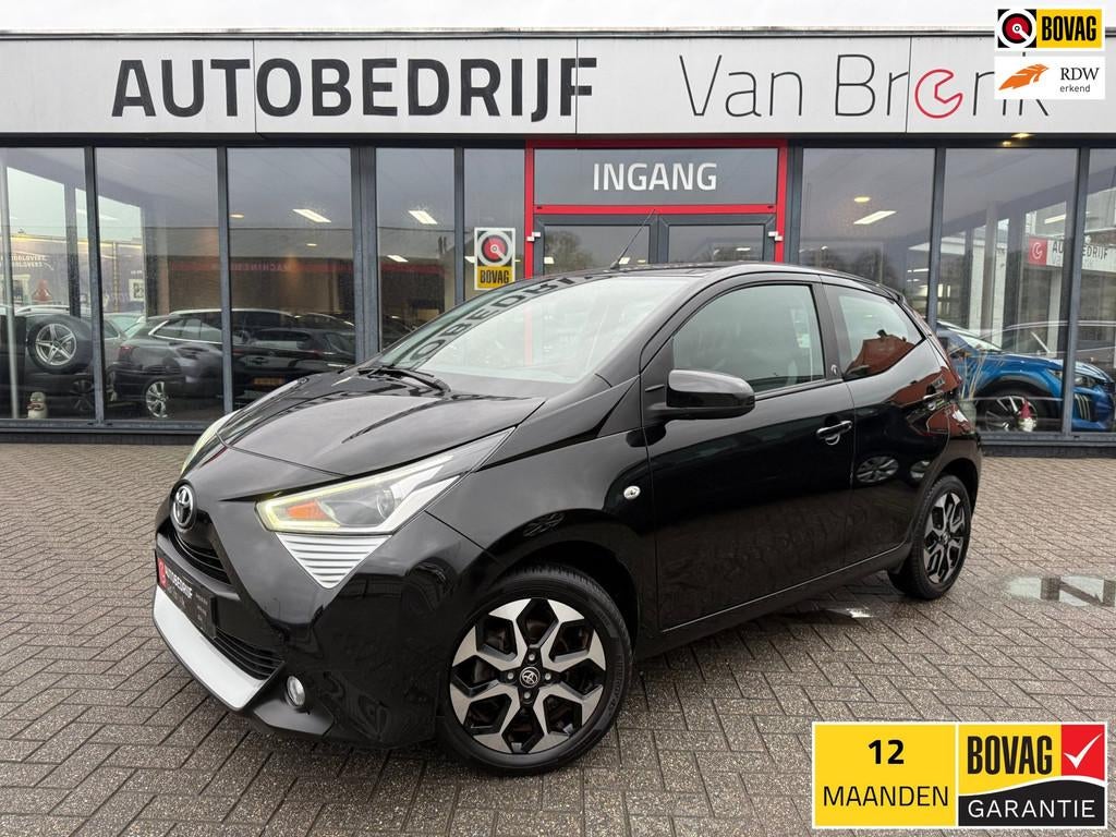 Toyota Aygo 1.0 VVT-i x-joy | Camera | Carplay | Navi | LED, Voorwielaandrijving, Stof, Gebruikt, 4 stoelen