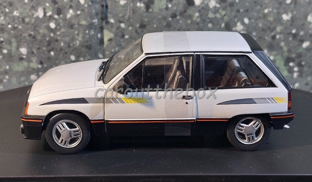 Opel Corsa A SR 1985 wit 1:24 WhiteBox WB099, Hobby en Vrije tijd, Modelauto's | 1:24, Verzenden, Nieuw, Auto, Overige merken