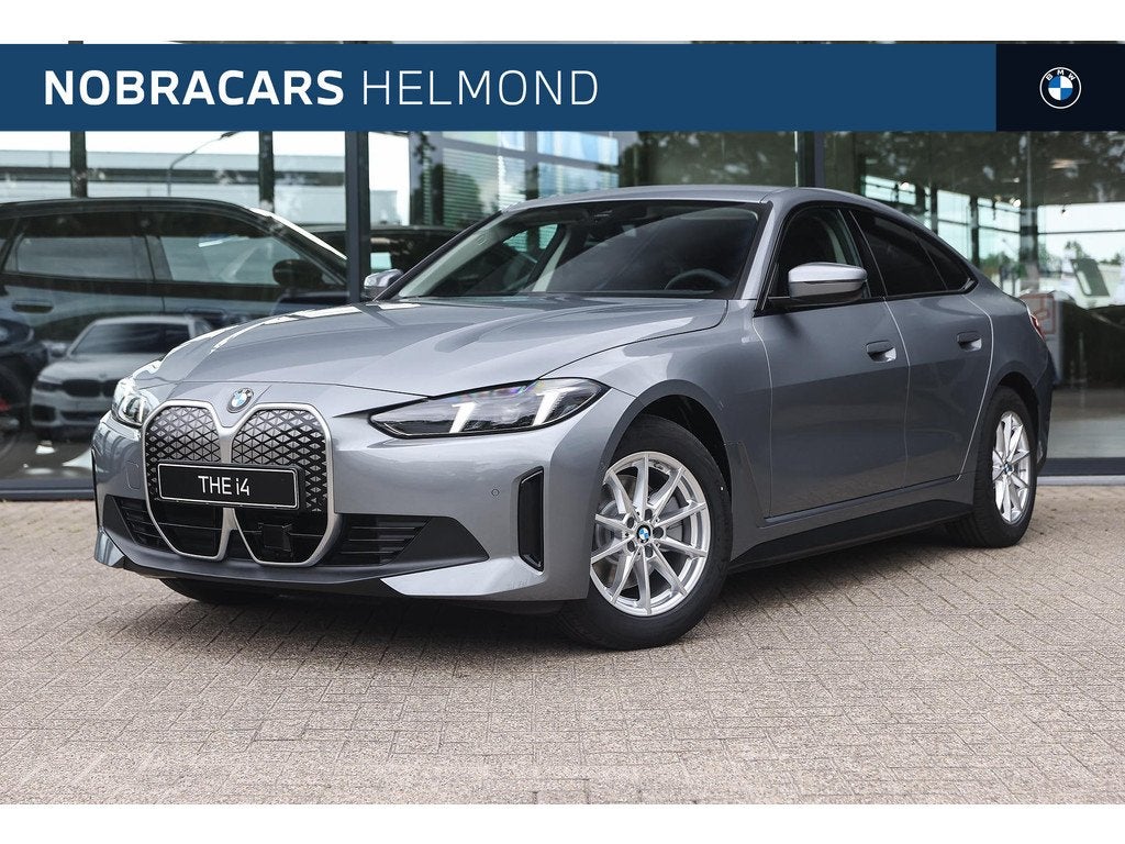 BMW i4 eDrive40 / Achteruitrijcamera / Comfort Access / Adap, Auto's, BMW, Achterwielaandrijving, Zwart, 2020 kg, Leder