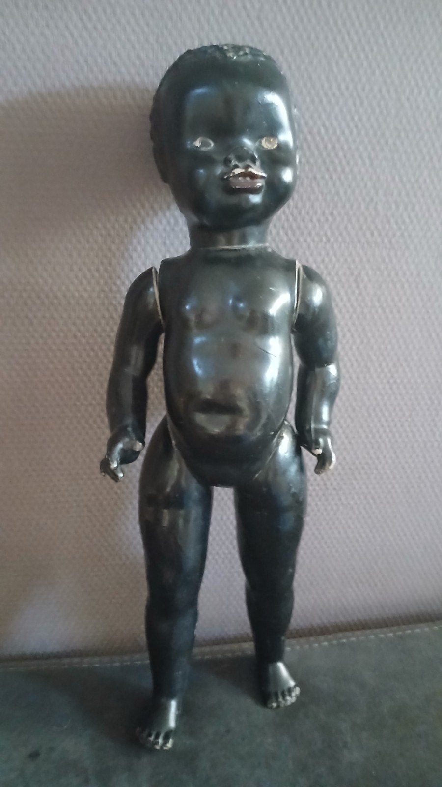 Mooie vintage zwarte babypop – composiet, Verzenden