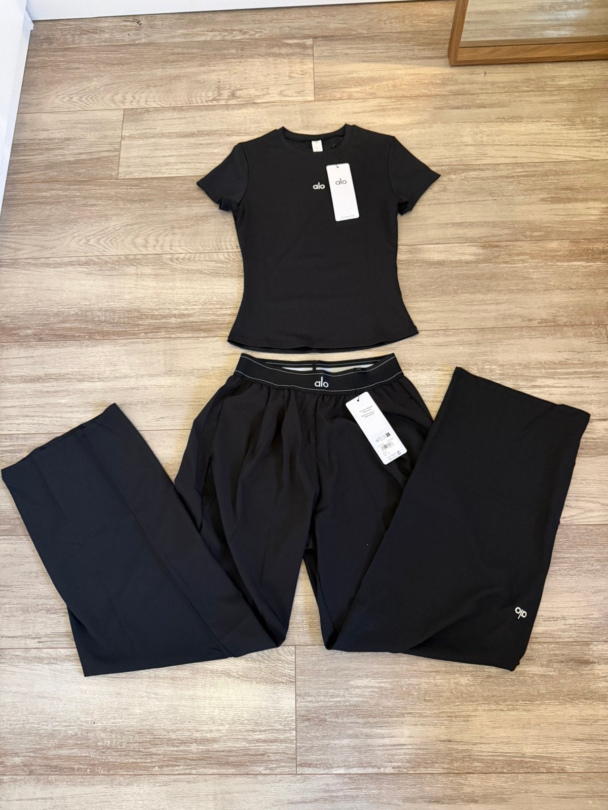 ALO Yoga Set Zwart Maat M, Maat 38/40 (M), Zwart, Overige typen, Nieuw