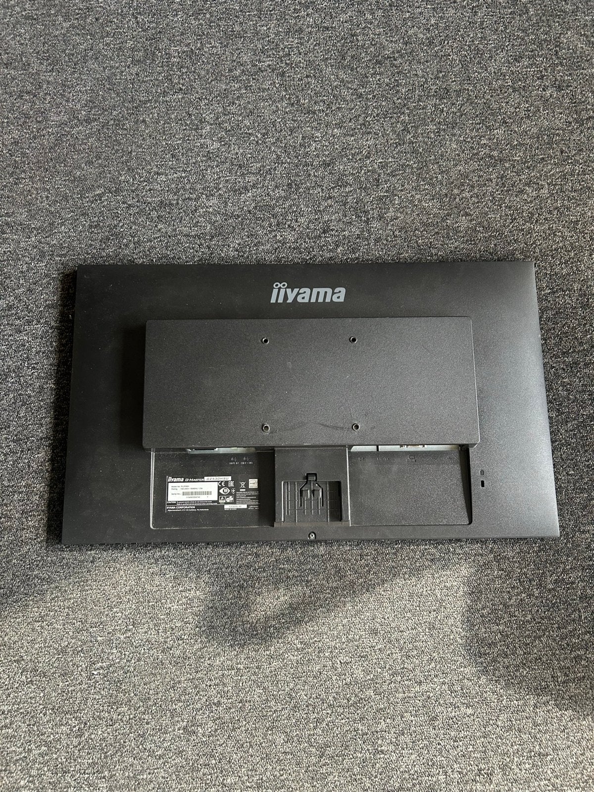 iiyama monitor - Gebruikt met krassen op het scherm, Verzenden, Gebruikt