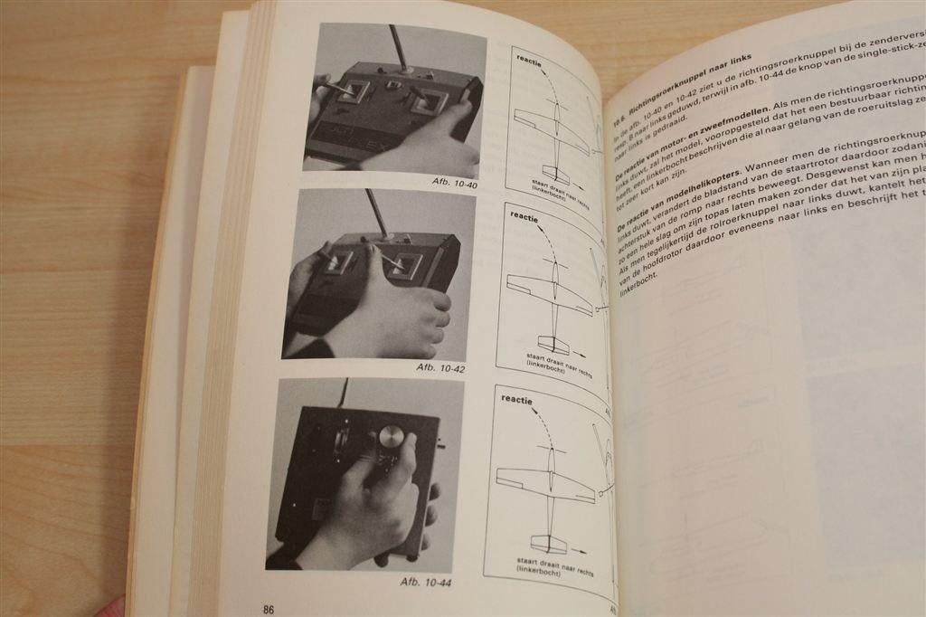 Handboek voor Modelpiloten [1977] — Bouwen & Vliegen, Ophalen of Verzenden, Gelezen, Overige onderwerpen