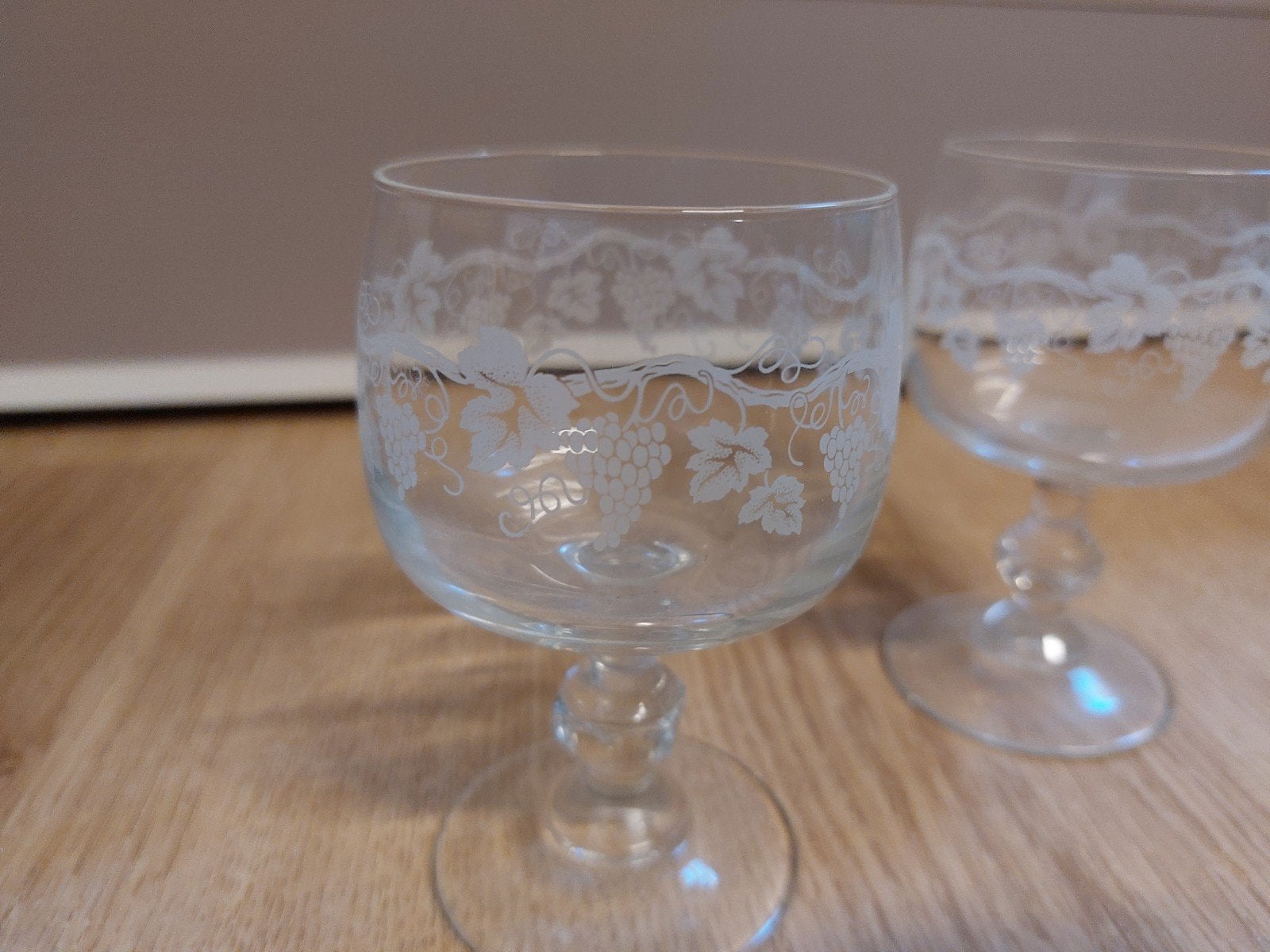 2 Wijn glazen met druiven print, Ophalen of Verzenden, Bierglas