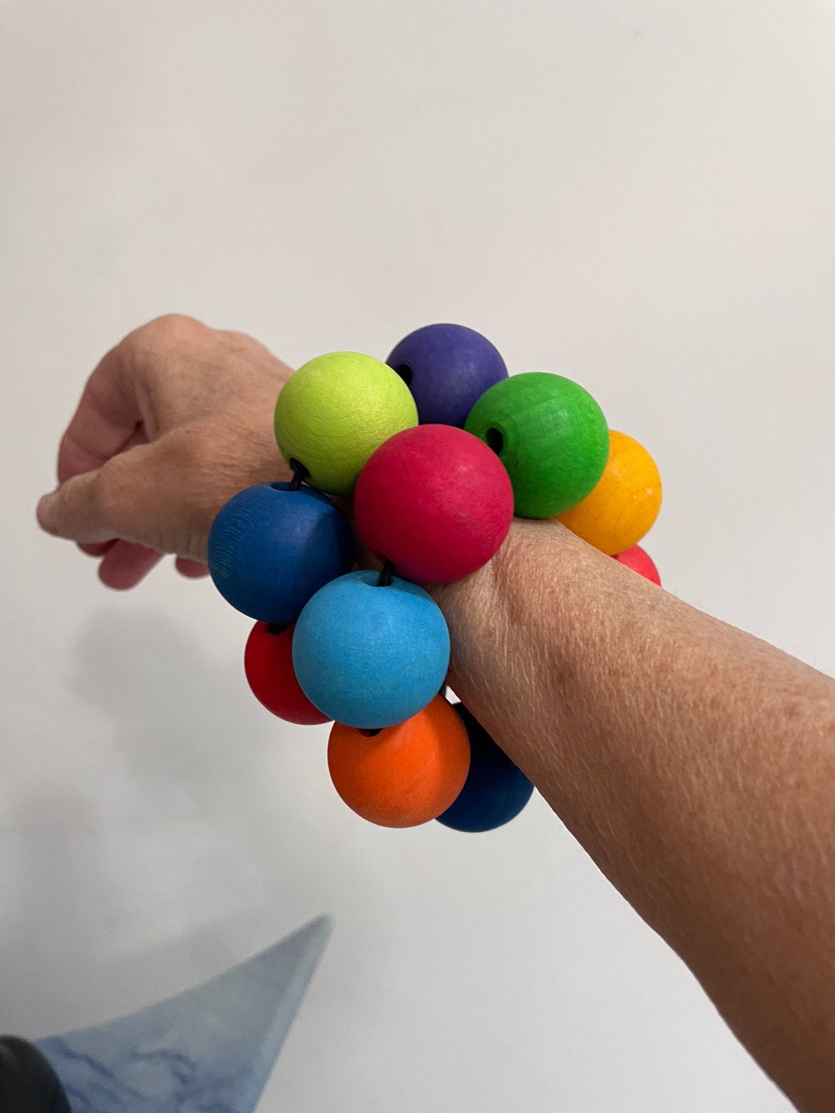 2 armbanden van grote houten ‘parels’ nieuw, Ophalen of Verzenden, Zo goed als nieuw, Bruin, Hout