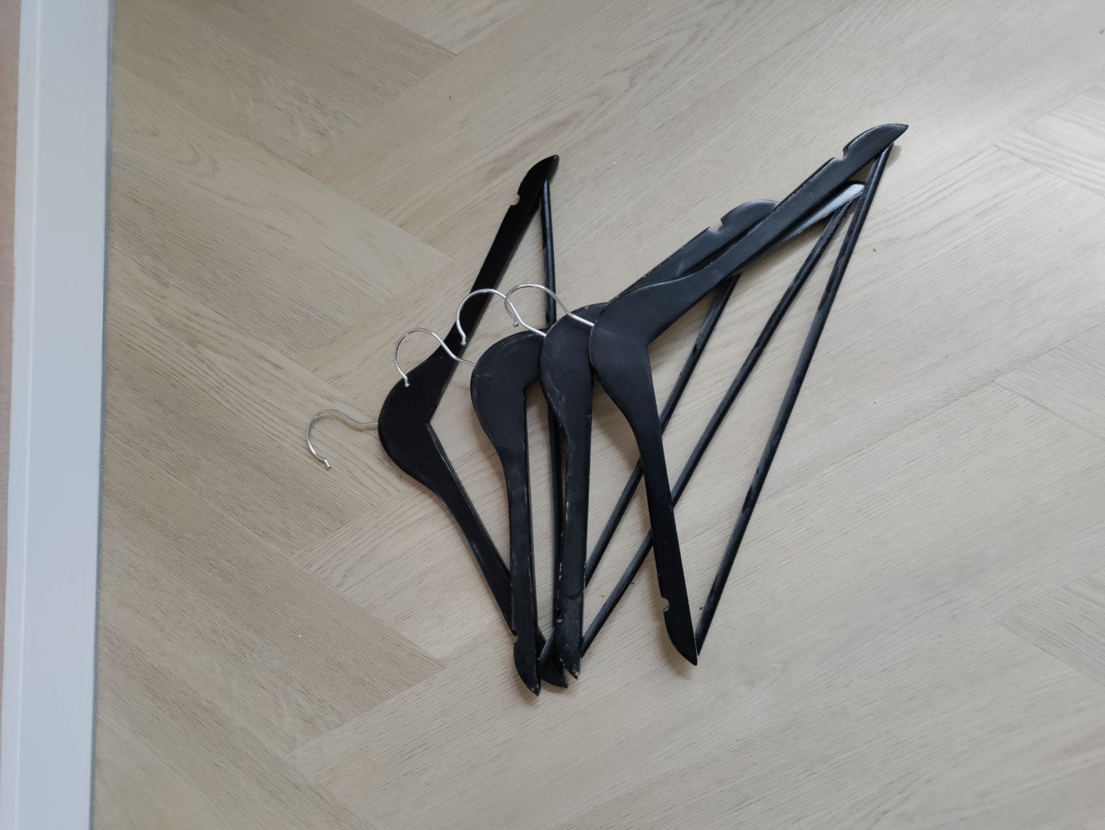 4x Zwarte kledinghangers, Kleding | Dames, Kledinghangers, Ophalen of Verzenden, Volwassenen