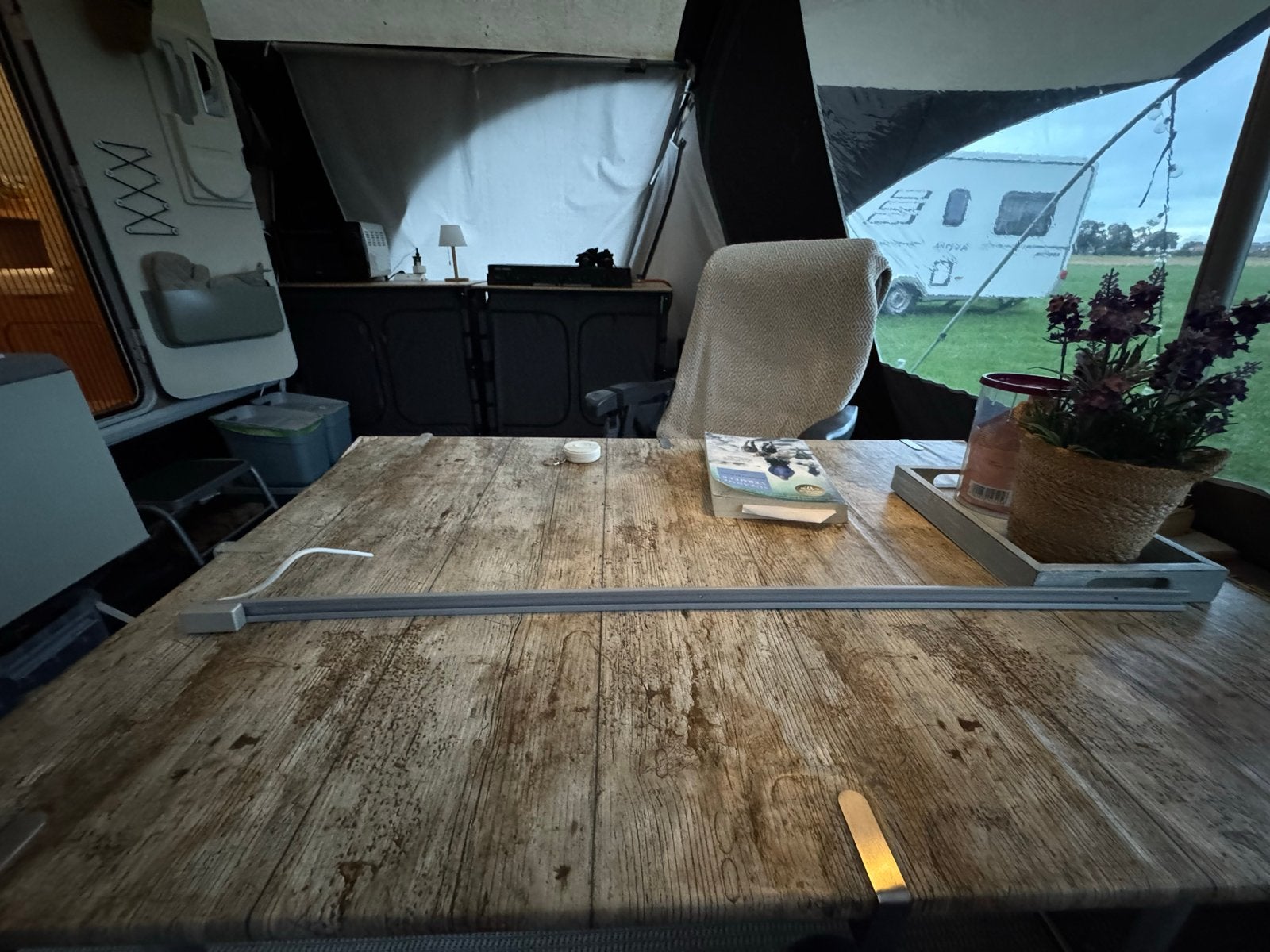 Dometic Caravan leeslampjes (4) met 3 x stroomrail, Caravans en Kamperen, Ophalen, Gebruikt
