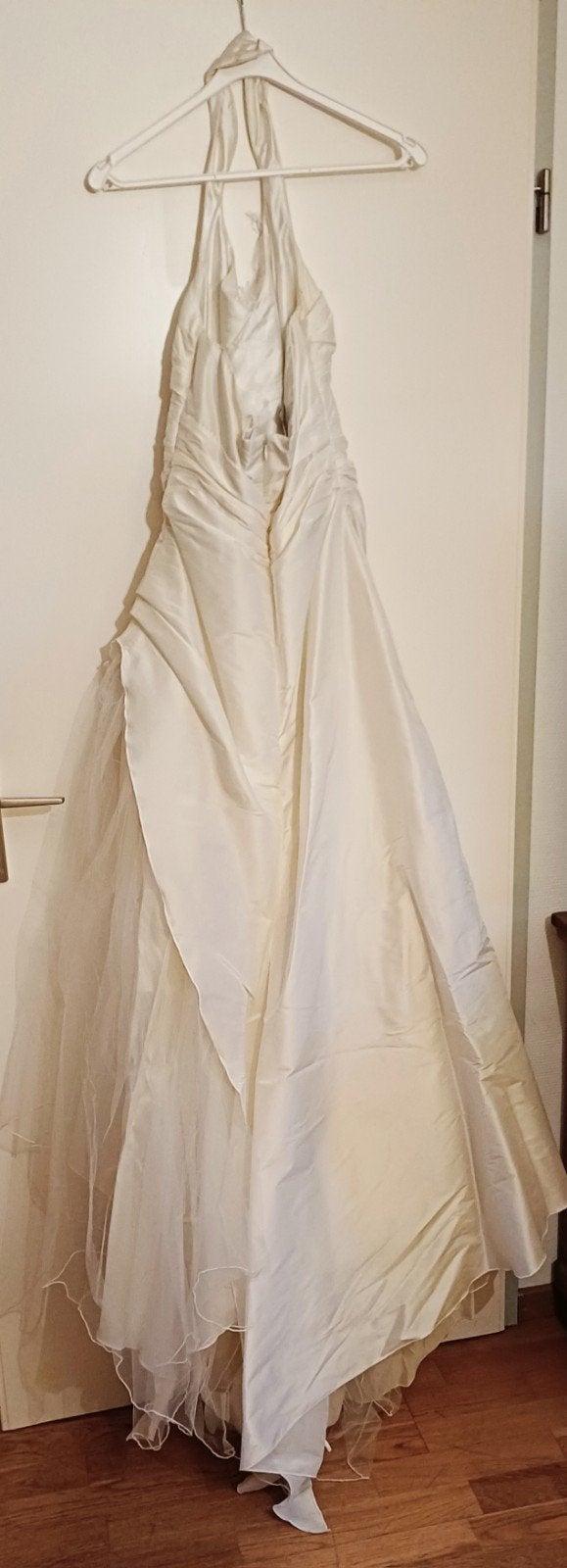 Elegante Trouwjurk - Crème met Halternek, Kleding | Dames, Trouwjurk, Overige kleuren, Ophalen of Verzenden, Onbekend