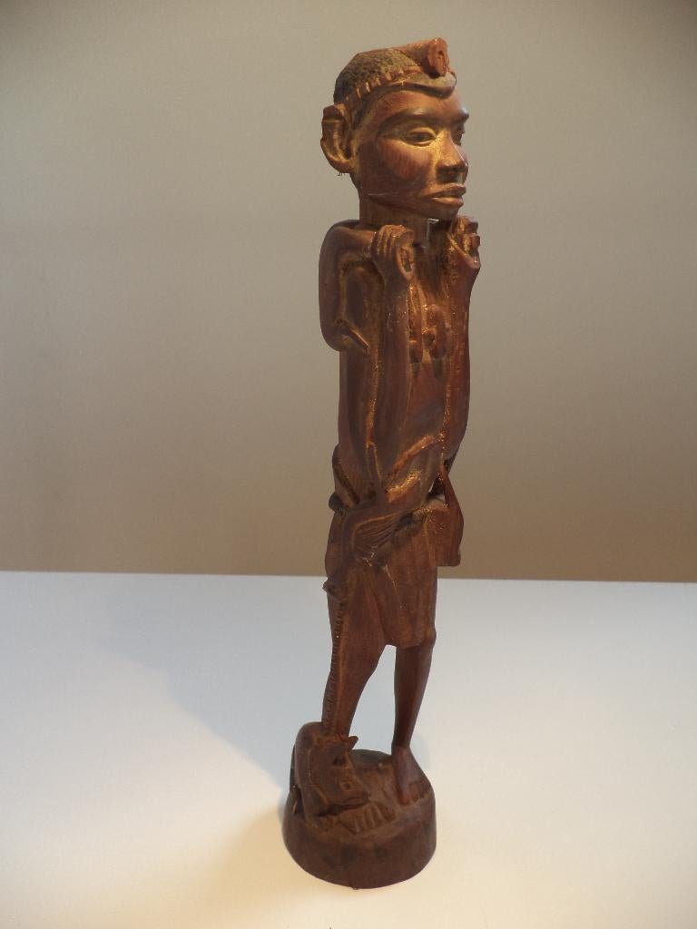 Oud Afrika beeld tribal art hout polychromie jager antilope, Antiek en Kunst, Ophalen of Verzenden