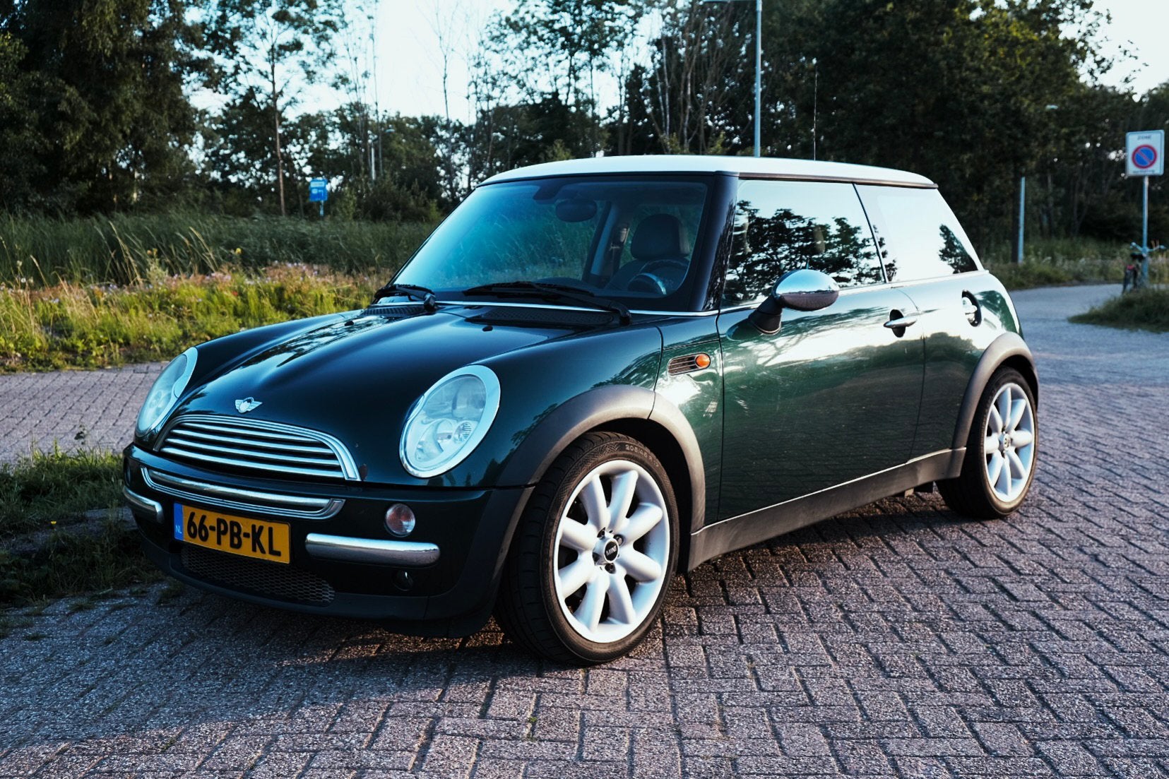 Mini 1.6 16V Cooper 2004 Groen, Auto's, Mini, Voorwielaandrijving, 15 km/l, Zwart, 4 cilinders