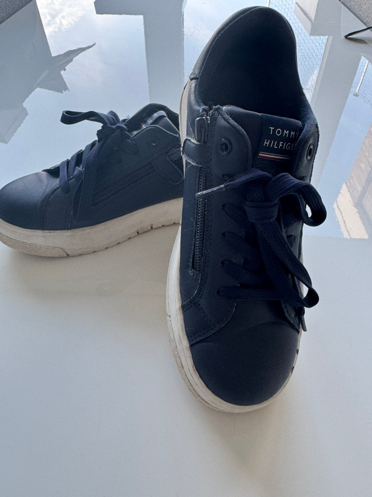 Prachtige sneakers van Tommy Hilfiger, Schoenen, Ophalen of Verzenden, Zo goed als nieuw, Jongen
