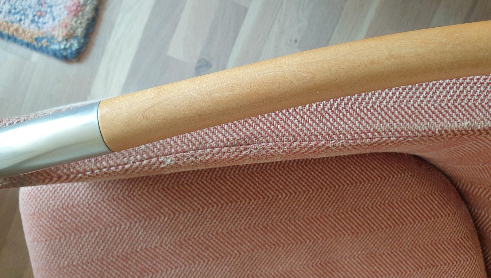 Giorgetti Liba fauteuil stoffen bekleding en houten detail, Huis en Inrichting, Modern, Comfortabel, Gebruikt, 75 tot 100 cm, Ophalen of Verzenden