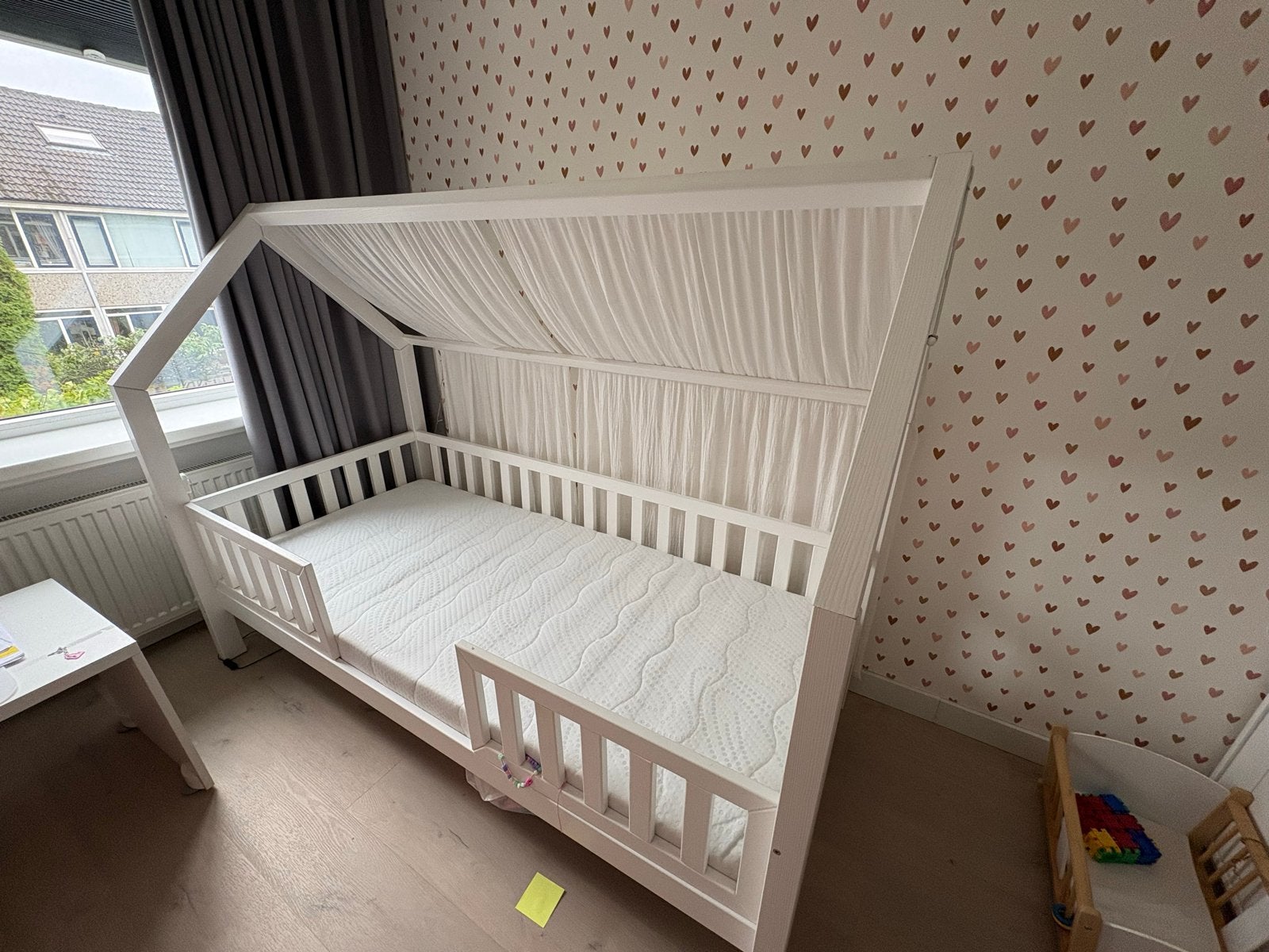 Wit bedhuisje met matras 80x180 - Zo goed als nieuw, Ophalen, 85 tot 100 cm, Zo goed als nieuw, Matras