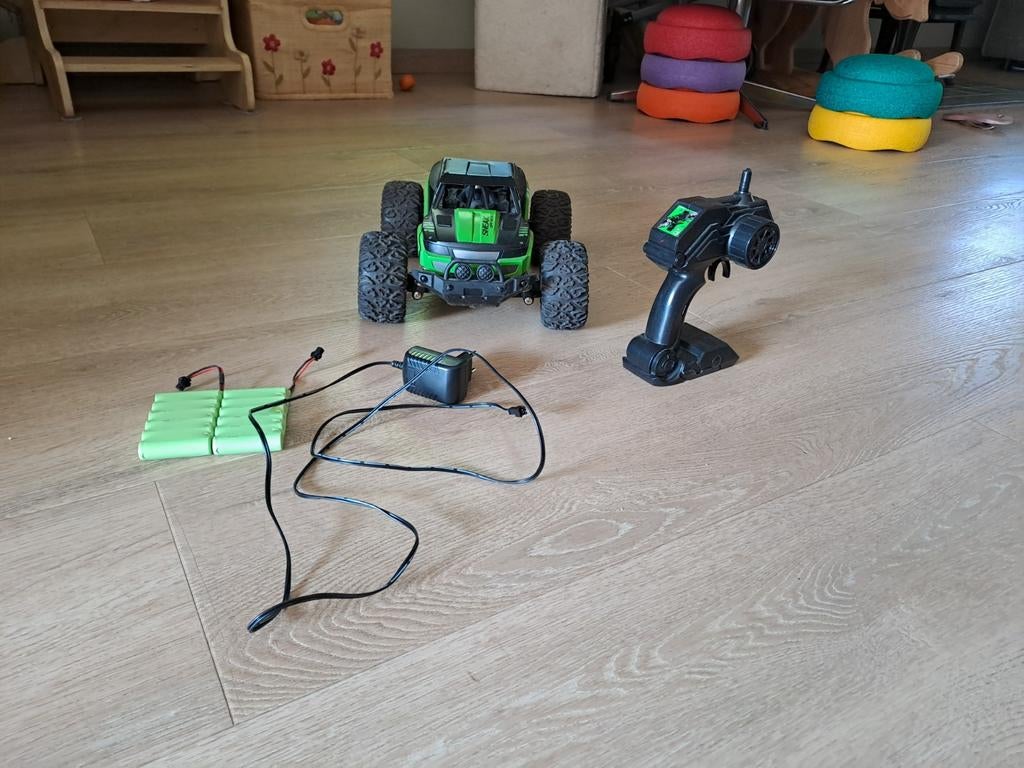Goedwerkende Bestuurbare Auto - 15 km/u met 3 Accu's, Elektro, Auto offroad, Ophalen of Verzenden, Zo goed als nieuw