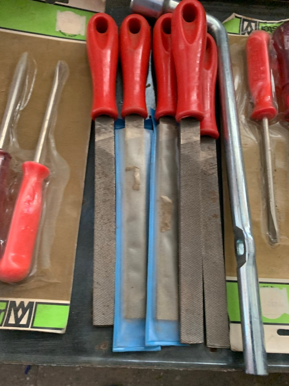 Diverse handgereedschappen: vijlen, schroevendraaiers, water, Doe-het-zelf en Verbouw, Gereedschap | Handgereedschap, Ophalen of Verzenden