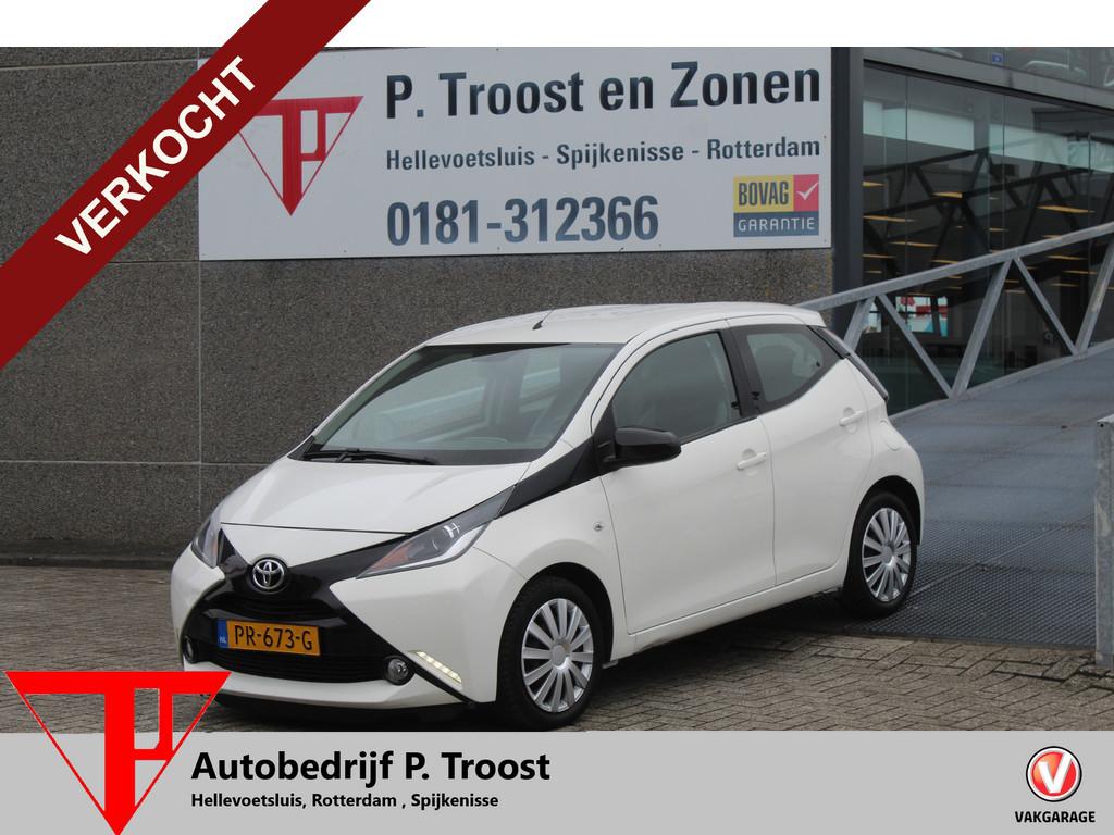 Toyota Aygo 1.0 VVT-i x-play Navigatie/Airco/Achteruitrijcam, Auto's, Toyota, Voorwielaandrijving, 12 maanden, Stof, Gebruikt