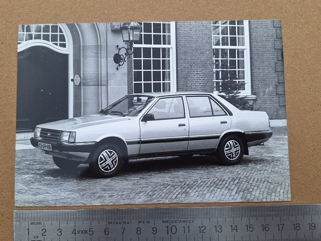 persfoto Hyundai Stellar wieldoppen 18x12 cm, Ophalen of Verzenden, Zo goed als nieuw, Overige merken