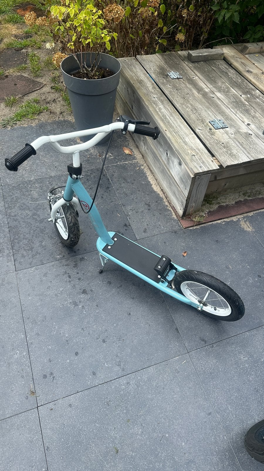 Blauwe step met luchtbanden - banden moeten opgepompt, Fietsen en Brommers, Steps, Gebruikt, Gewone step, Ophalen