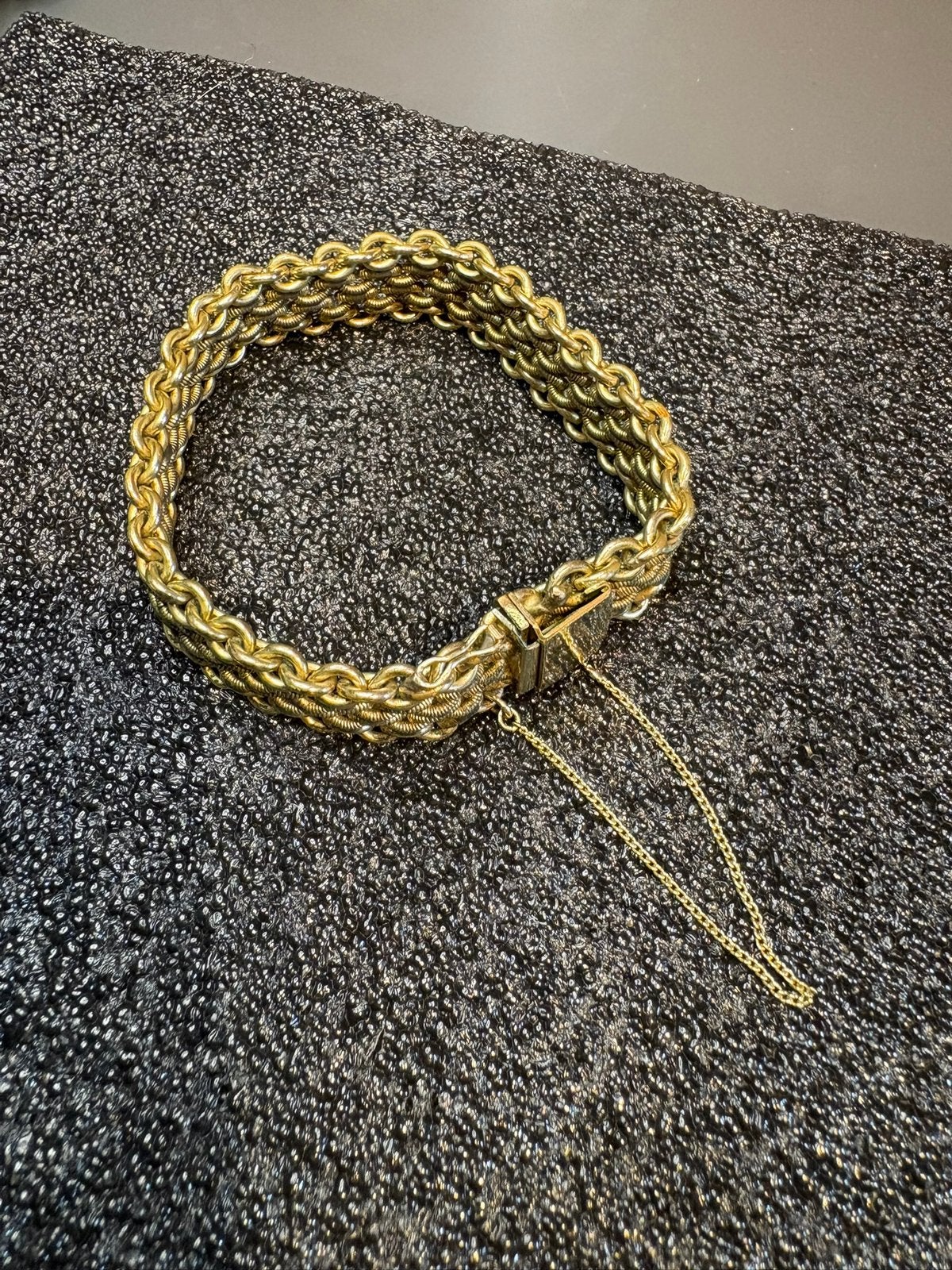 Vintage brede doublé gevlochten armband  veiligheidssluiting, Verzenden, Zo goed als nieuw, Goud
