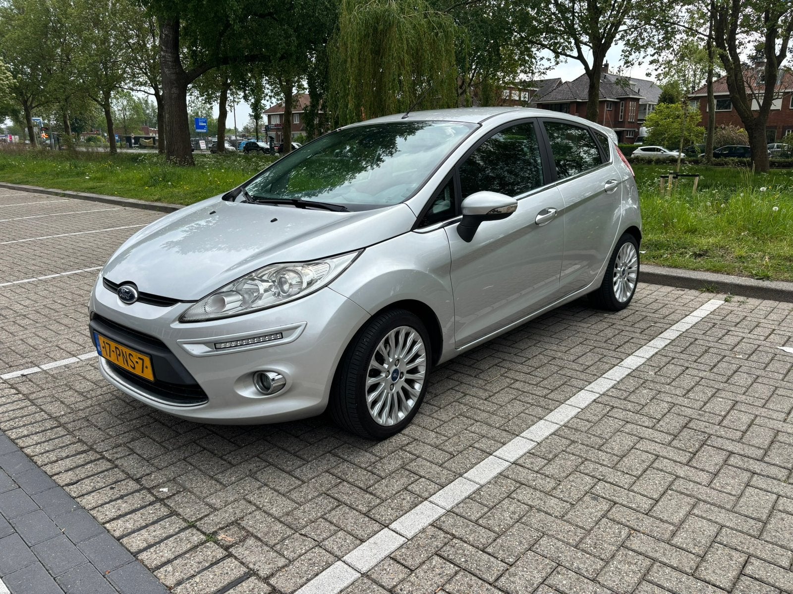 Foto 2 van Ford Fiësta 1.6 Ti-vct 88KW 5DR 2011 Grijs - APK juli 2027