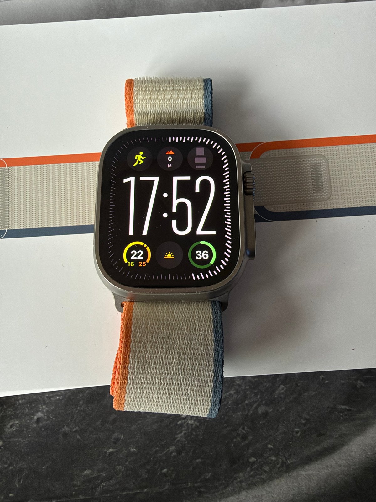 Apple Watch Ultra Series 2 Titanium Grijs + 2 bandjes, Ophalen of Verzenden, Gebruikt, Grijs, IOS