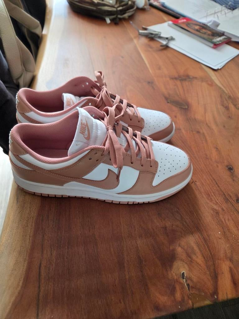 Nike Dunk Low 'Rose Whisper' - Maat 44.5, Kleding | Dames, Schoenen, Nike, Nieuw, Ophalen of Verzenden, Sneakers of Gympen