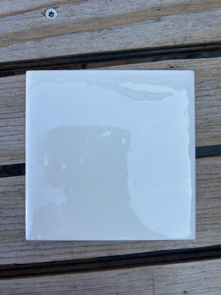 9 witte tegeltjes met reliëf, ongebruikt, Ophalen, Nieuw, Minder dan 20 cm, Minder dan 5 m²