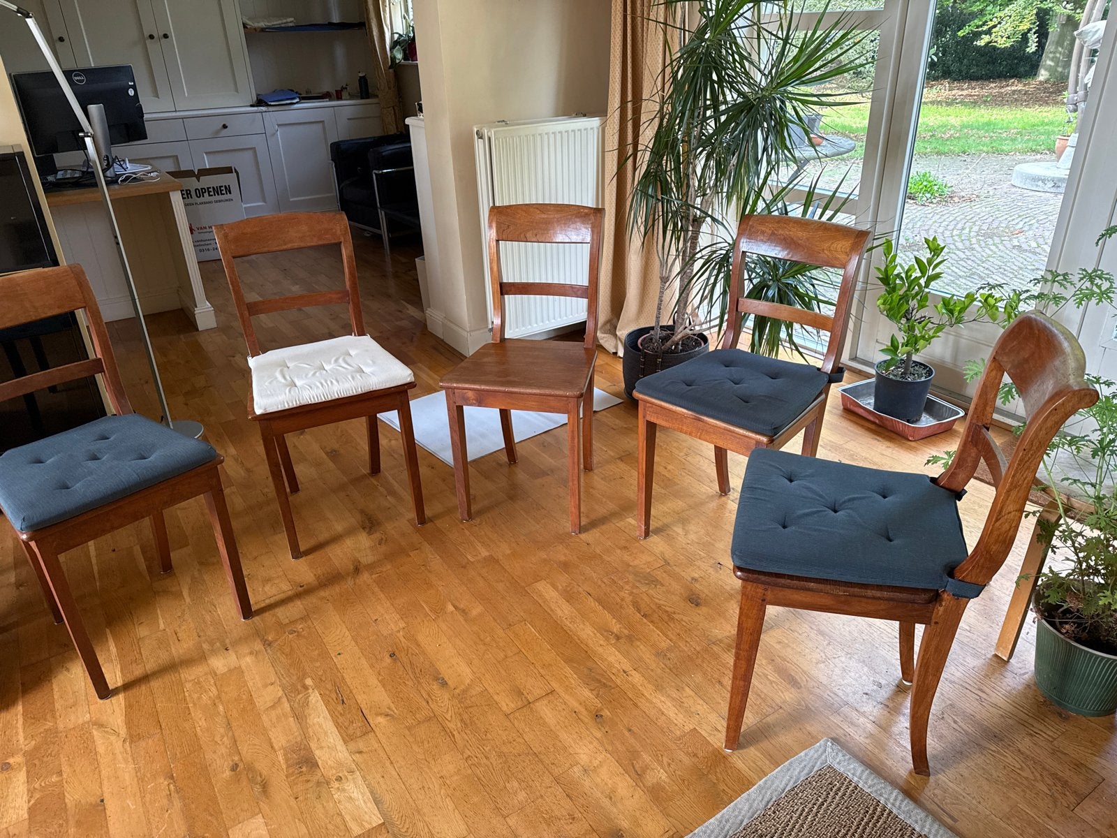 5 Stevige klassieke houten eettafel stoelen, Gebruikt, Bruin, Ophalen of Verzenden, Vijf, Zes of meer stoelen
