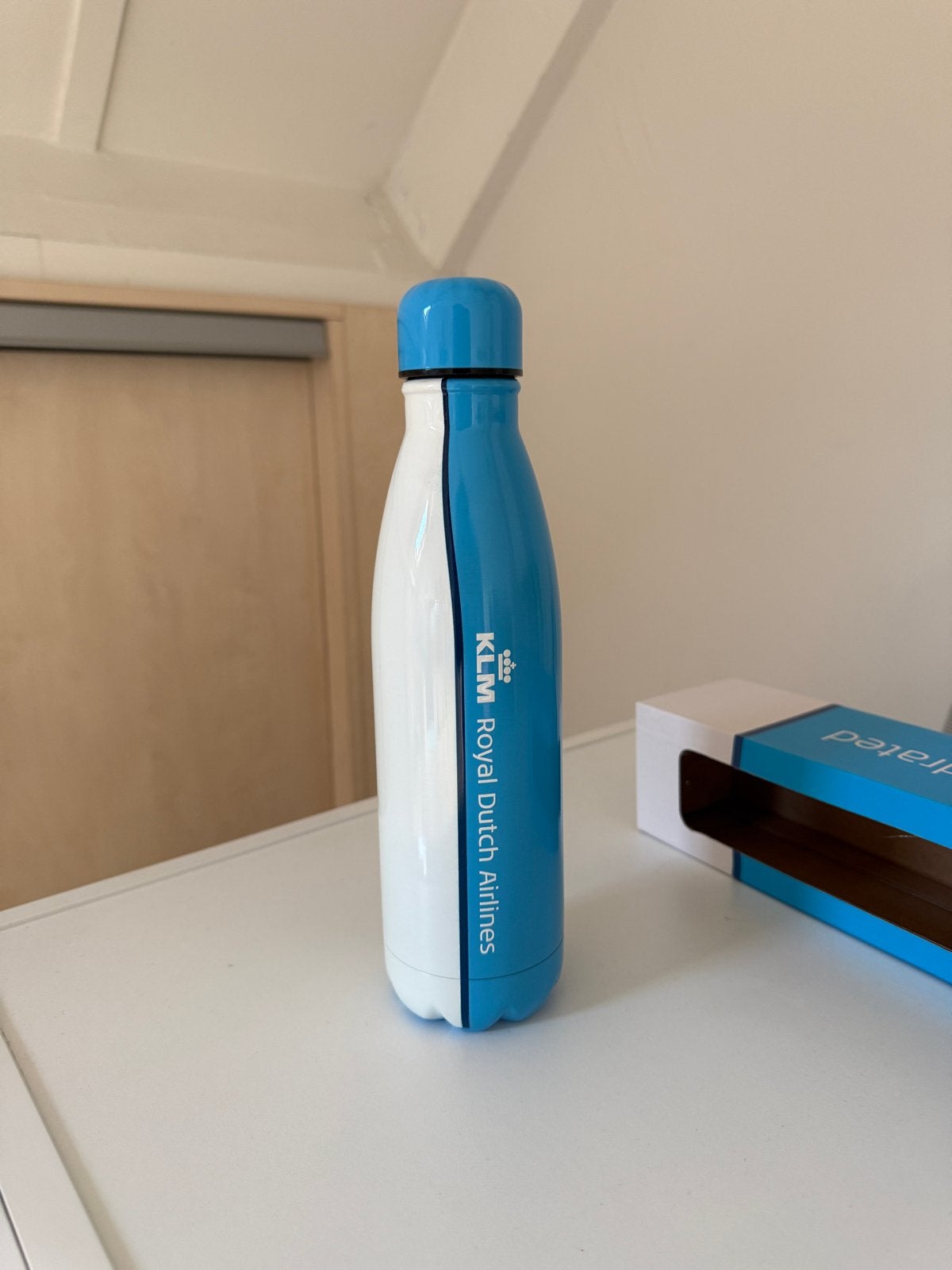 KLM Royal Dutch Airlines waterfles, nieuw in doos, Ophalen of Verzenden, Nieuw, Gebruiksvoorwerp