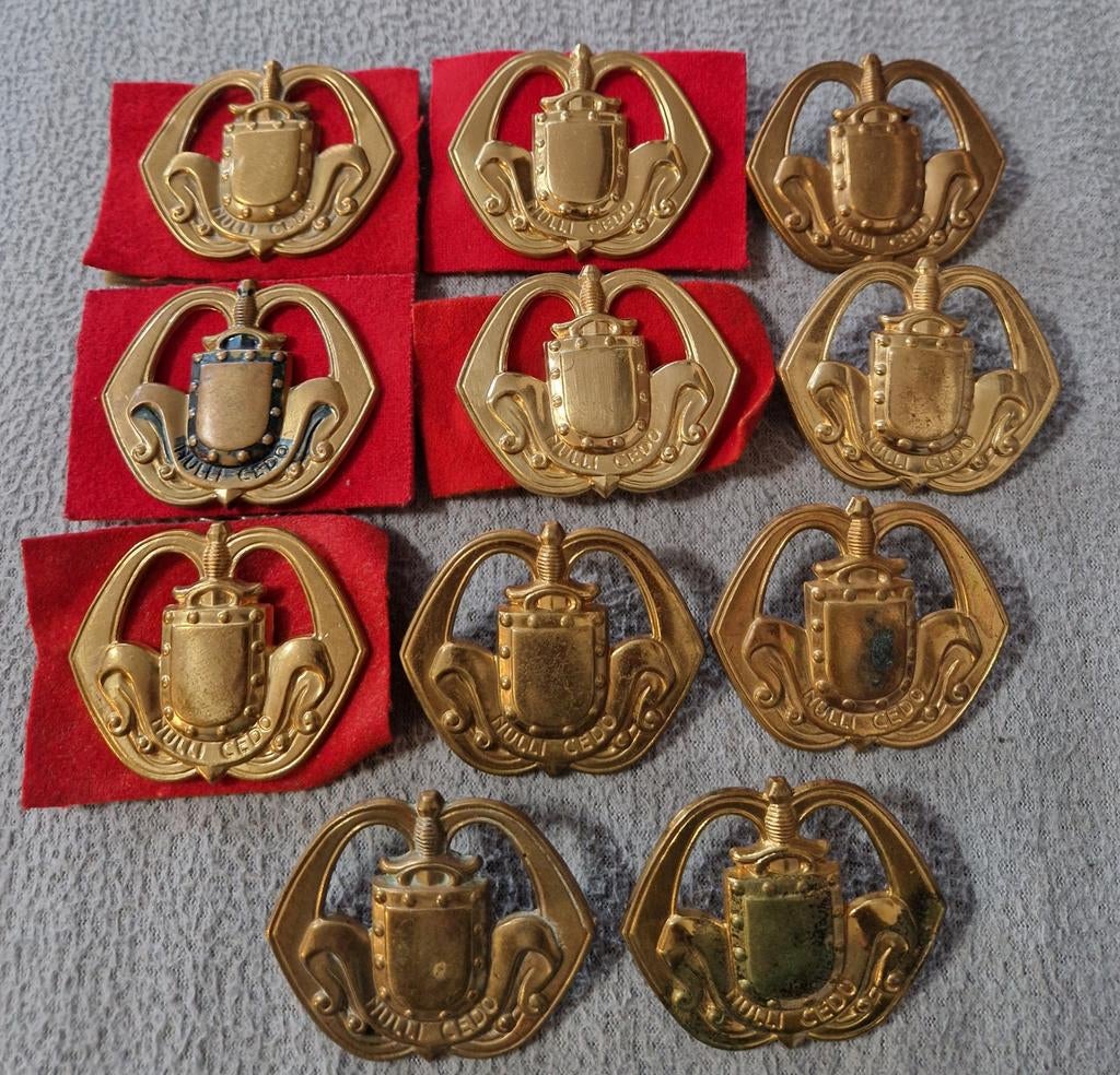Baretemblemen Infanterie., Verzamelen, Ophalen of Verzenden, Landmacht, Nederland, Embleem of Badge