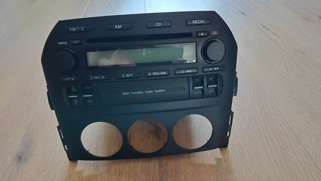 Originele Autoradio/  cd en mp3 speler Mazda MX5 NC, Ophalen