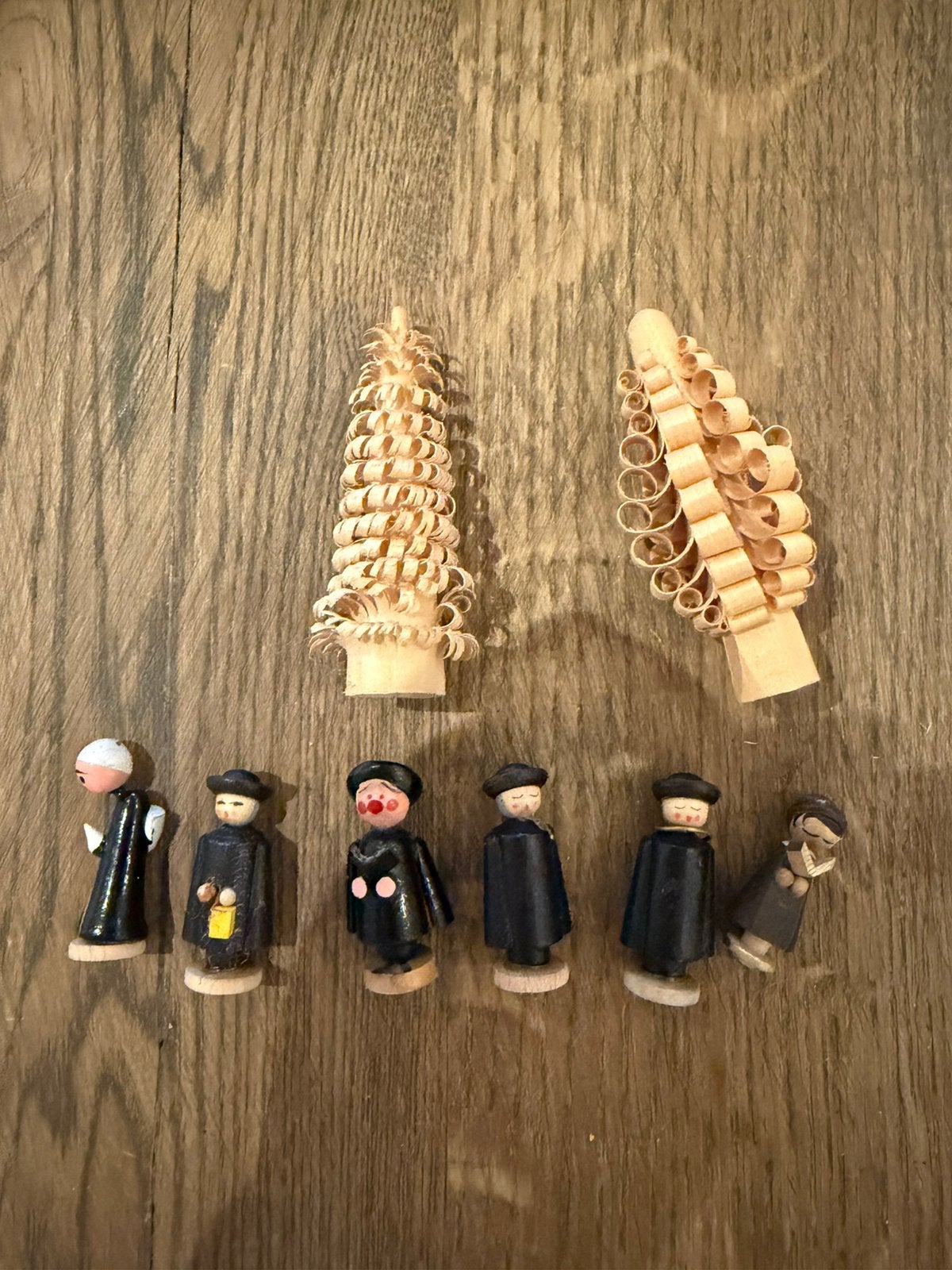 Erzgebige monniken en bomen, Ophalen of Verzenden, Zo goed als nieuw