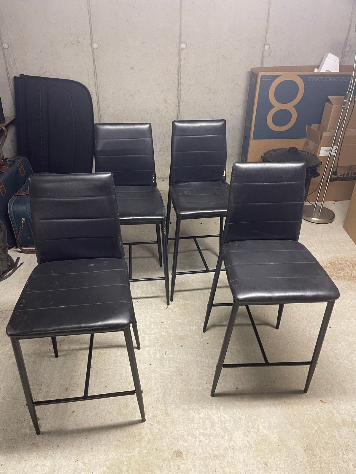 4 zwarte barkrukken,  gratis af te halen, Ophalen, Gebruikt, Met voetsteun, 90 cm of meer