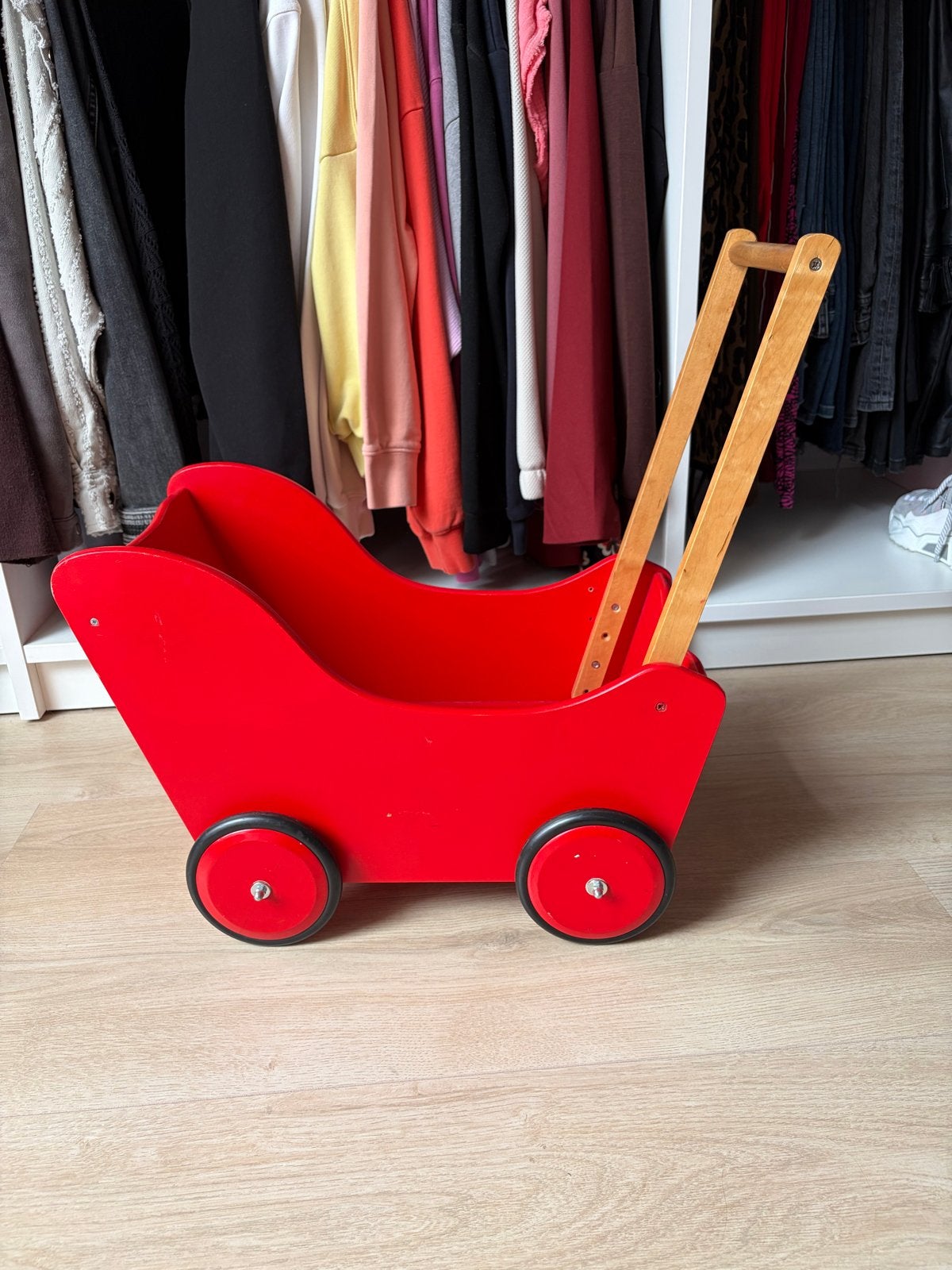 Rode houten poppenwagen, Ophalen of Verzenden, Gebruikt, Duw- of Trekspeelgoed