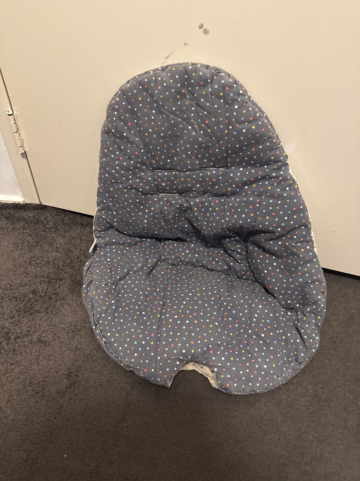 Comfortabel babyzitje/verkleiner met stippenpatroon, Ophalen of Verzenden, Gebruikt