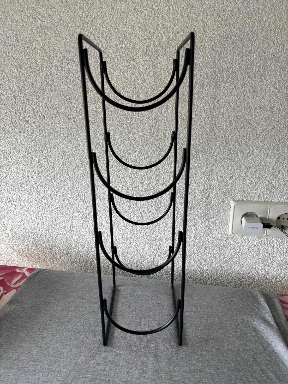 zwart metalen wijnrek voor 4 flessen, Huis en Inrichting, Woonaccessoires | Wijnrekken, Ophalen, Zo goed als nieuw, Minder dan 5 flessen