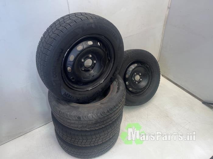 Velgen set + winterbanden van een Renault Trafic, Gebruikt, -, -, Ophalen of Verzenden