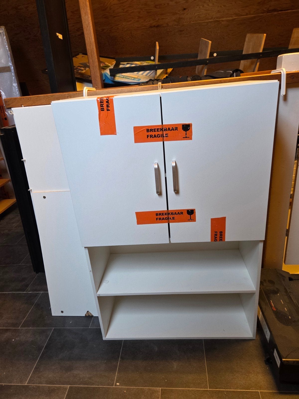 Witte wasmachinekast met deuren en open vakken, Ophalen, Gebruikt