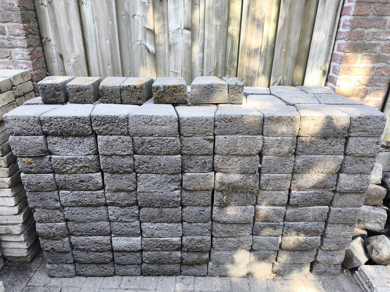 180 Trapezium Pilestone Zwart, Stapelstenen., Ophalen, Gebruikt, Beton, Overige typen