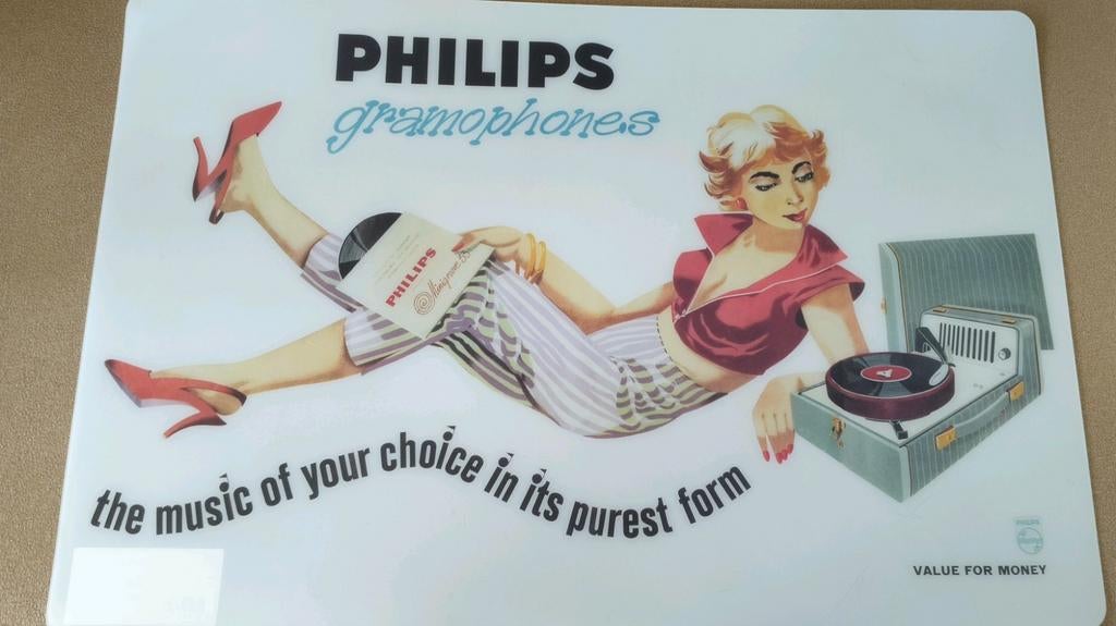 PLACEMAT PHILIPS MUSEUM DAME MET  KOFFERGRAMMOFOON, Verzenden, Zo goed als nieuw, Gebruiksvoorwerp