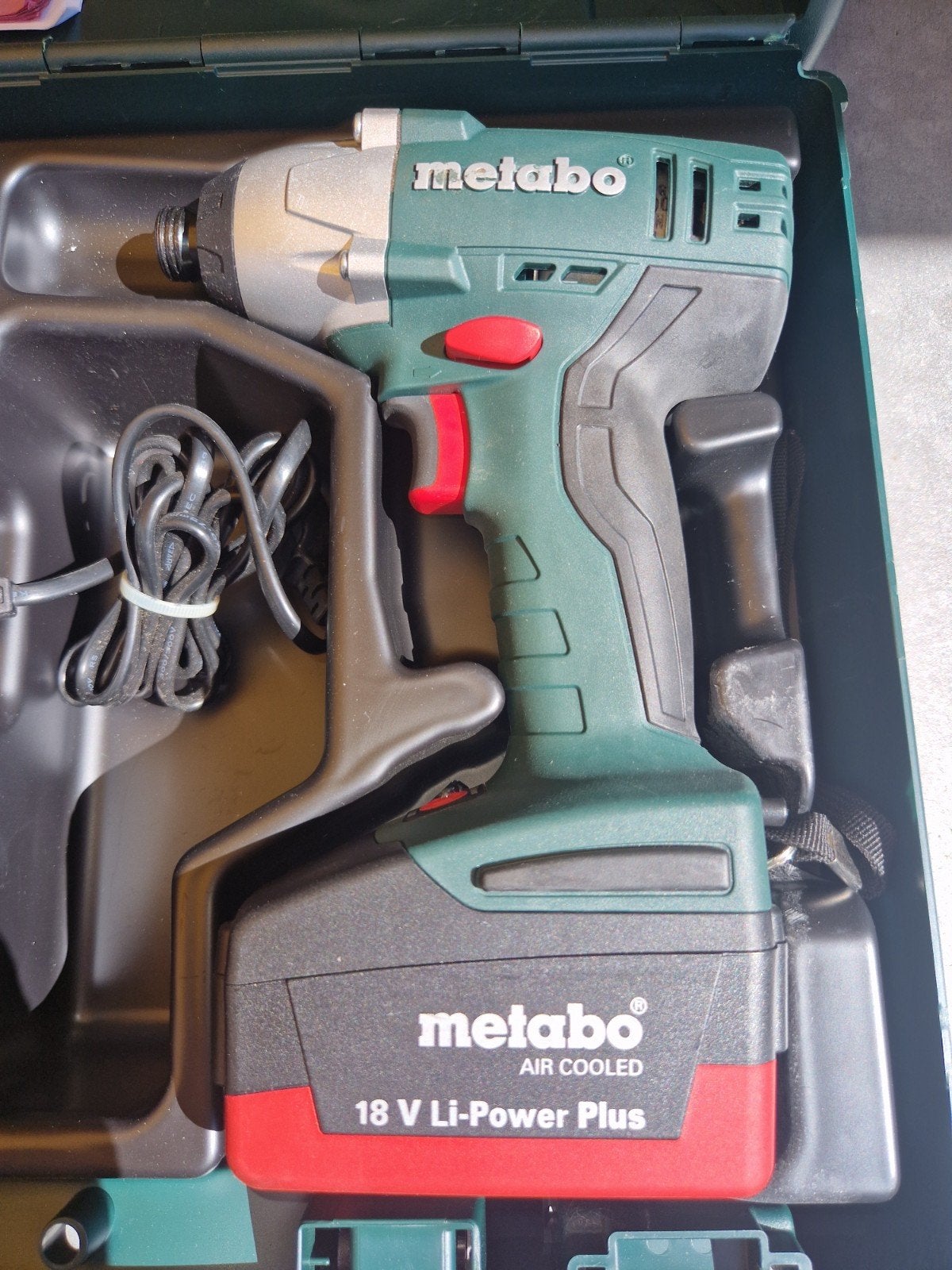 Metabo SSD 18 LT met 2 accu's, Ophalen of Verzenden, Variabele snelheid, 400 tot 600 watt, Zo goed als nieuw