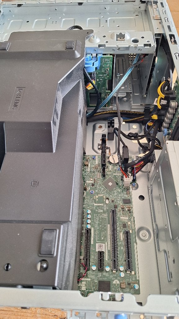  Zeer goede Dell PowerEdge T350 server, Computers en Software, Servers, 2 tot 3 Ghz, 128 GB, Ophalen of Verzenden, Zo goed als nieuw