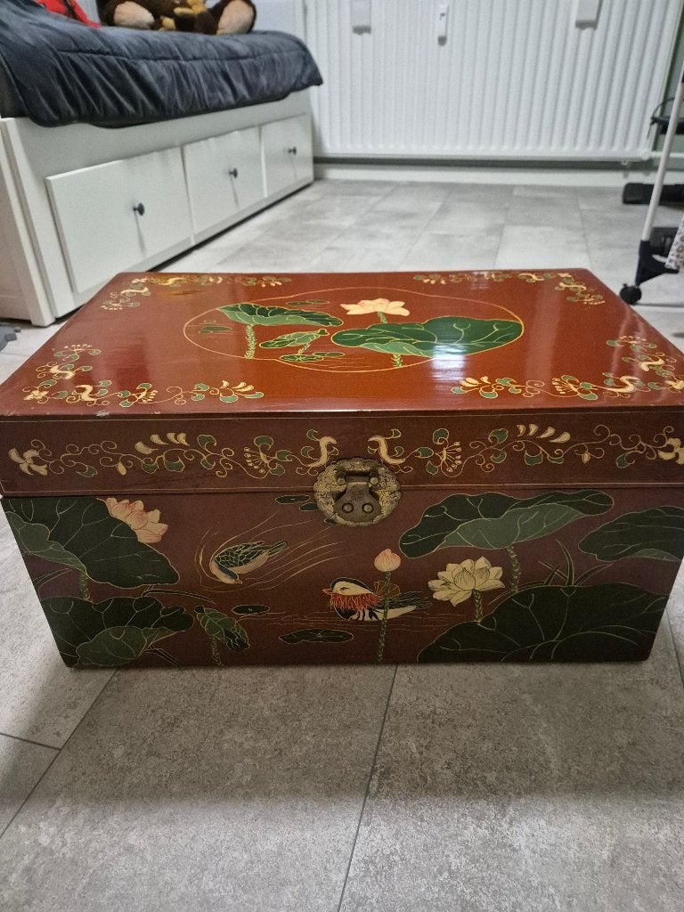 kist met prachtige koperen ornamenten, Huis en Inrichting, Woonaccessoires | Kisten, Ophalen, 50 tot 100 cm, Minder dan 50 cm