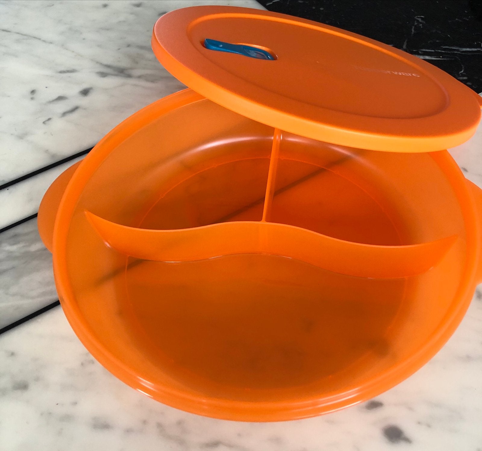 Tupperware magnetron bord met vakjes - splinternieuw, Huis en Inrichting, Overige typen, Nieuw, Oranje, Ophalen of Verzenden