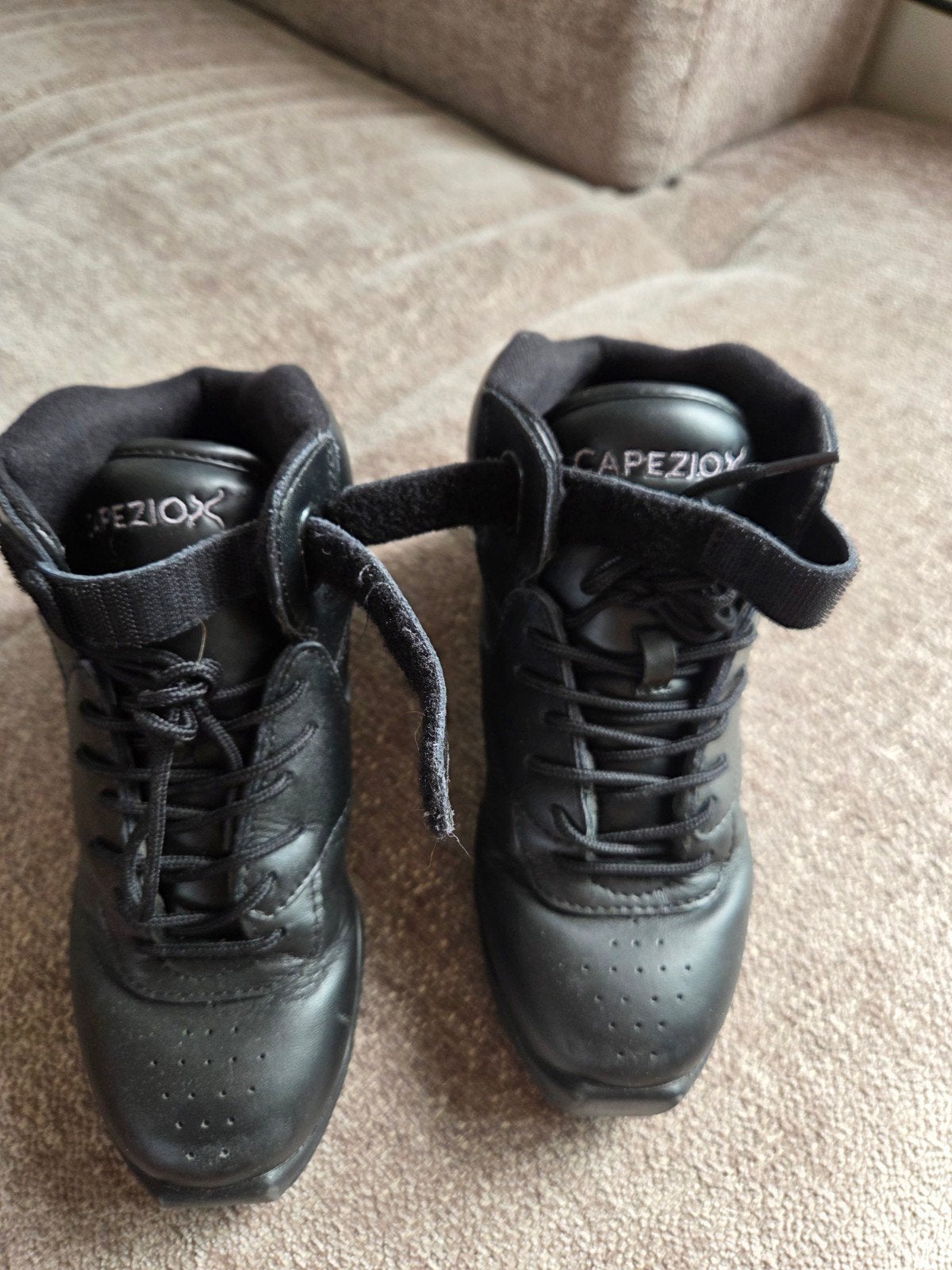 Zwarte Capezio danssneakers maat 37 - Zo goed als nieuw, Ophalen of Verzenden, Zo goed als nieuw, Schoenen