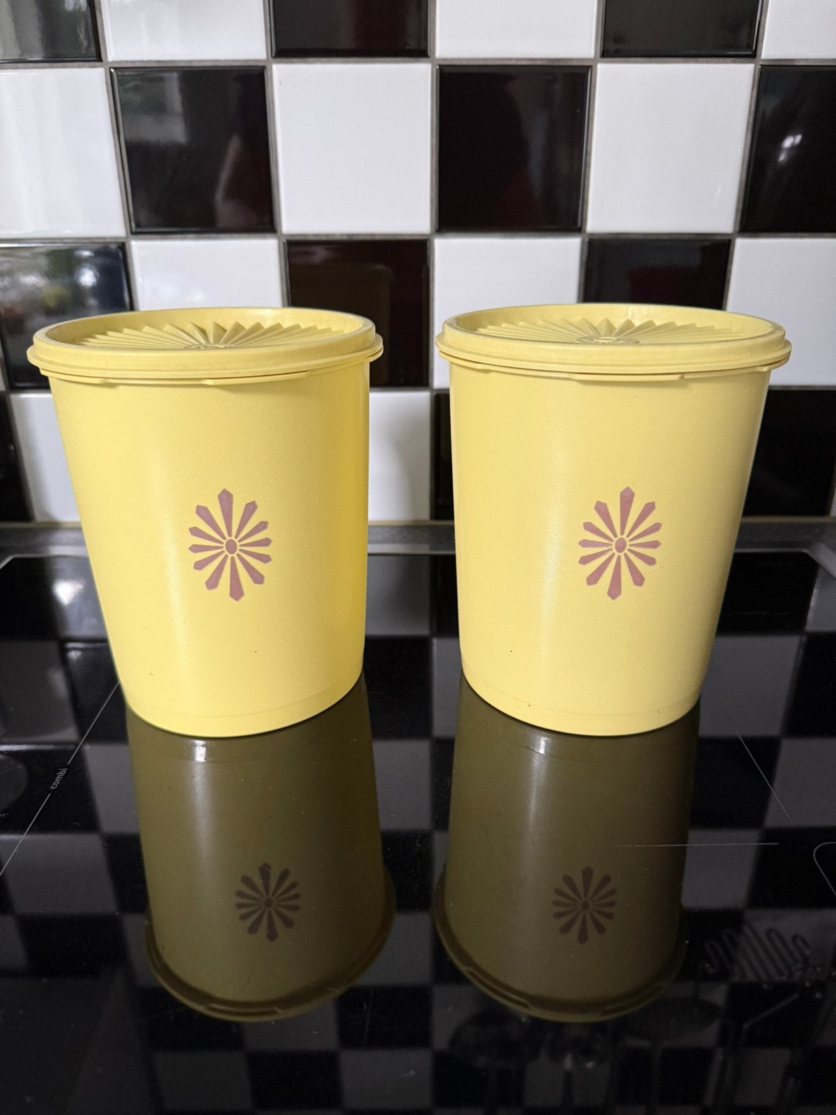 2 supermooie Vintage Tupperware Zonnedeksel voorraadbussen, Geel, Met deksel, Ophalen of Verzenden, Zo goed als nieuw