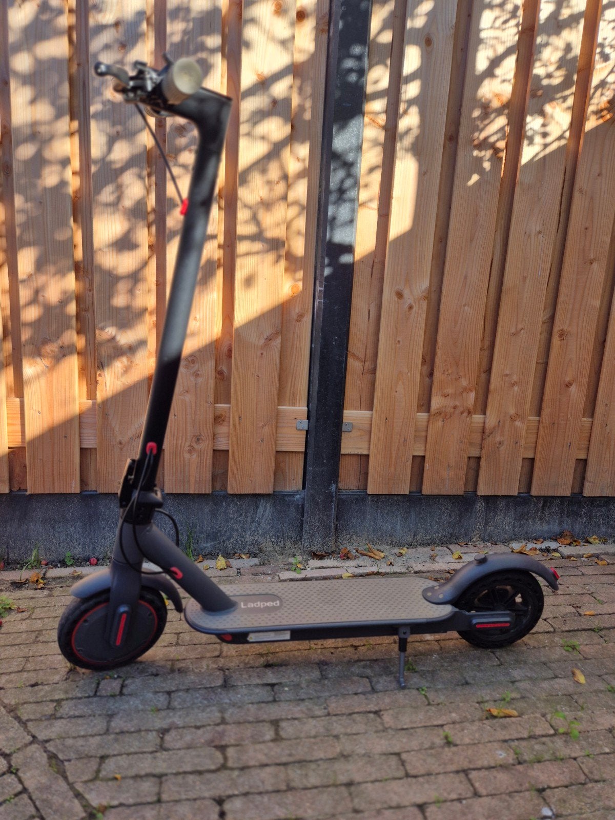 Elektrische step Stay-on Ladped incl. oplader, Fietsen en Brommers, Ophalen, Zo goed als nieuw, Elektrische step (E-scooter)